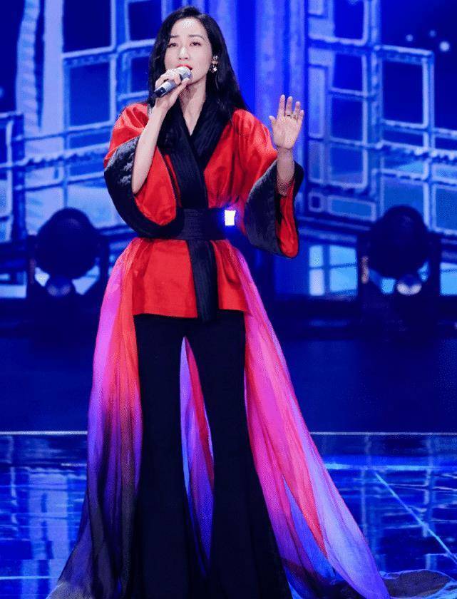 韩雪的腰被老天吻了?