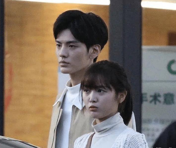 吴宣仪和毕雯珺两人都是高颜值艺人,所以不管怎么说都是有一定的cp感