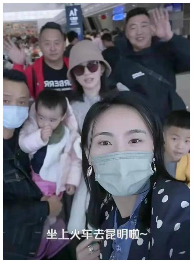 海哈金喜昆明游玩,赢得好妈妈称赞,丈夫偿还4千万债务_李亚鹏_直播