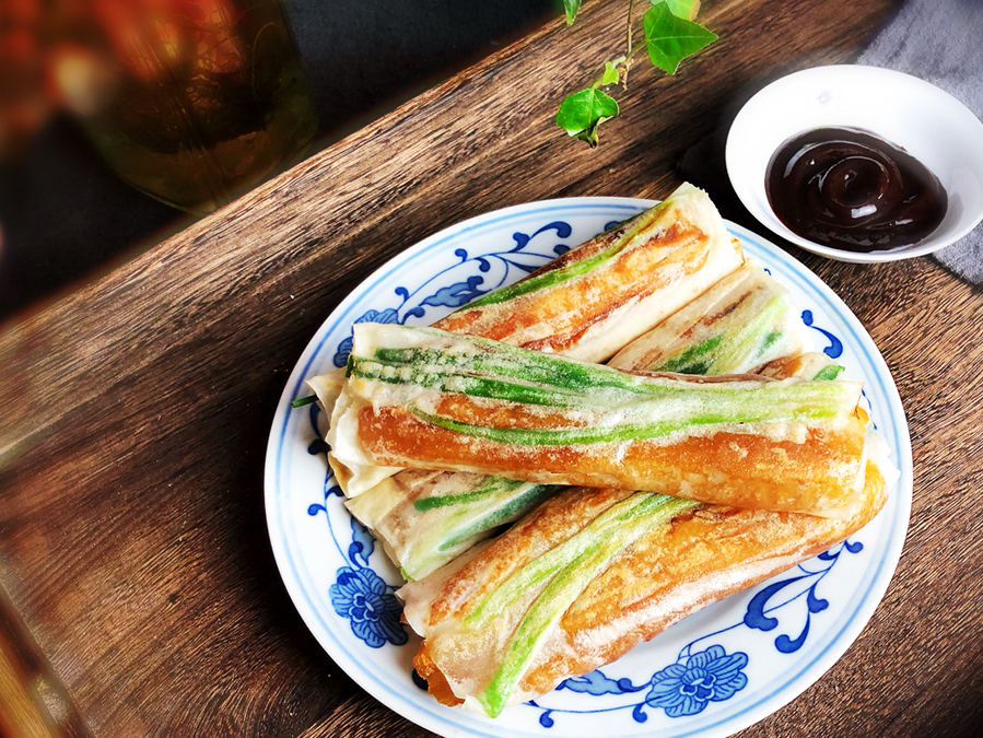 这道有故事的杭州小吃,做法简单,香脆可口,越吃越香,停不下来_油条