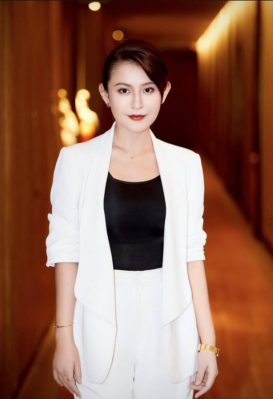 被网暴到重度抑郁,出道多年的"拽妃"热依扎,终于霸气归来了_网友_演艺