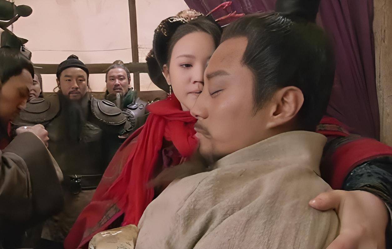 武松和扈三娘搂在了一起