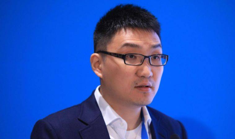 拼多多创始人黄峥拿着4500亿悄悄离去,外界说"黄峥"跑得真快_消费者