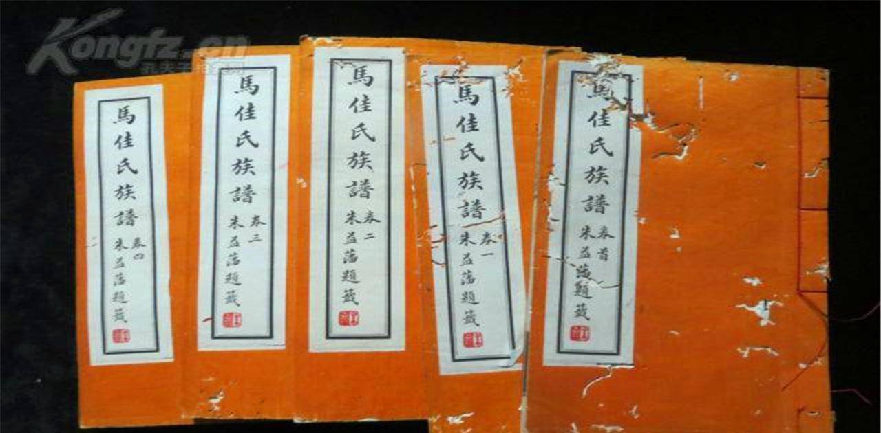 马佳氏自小就被送进了宫,一直陪着康熙长大,跟青梅