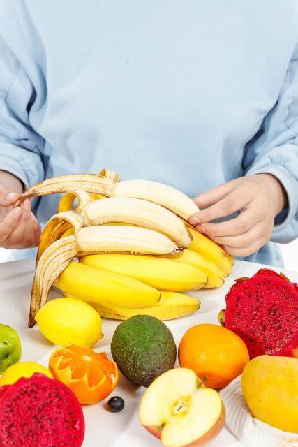 湿气较重的人这样吃水果更健康_食用_饮食_身体