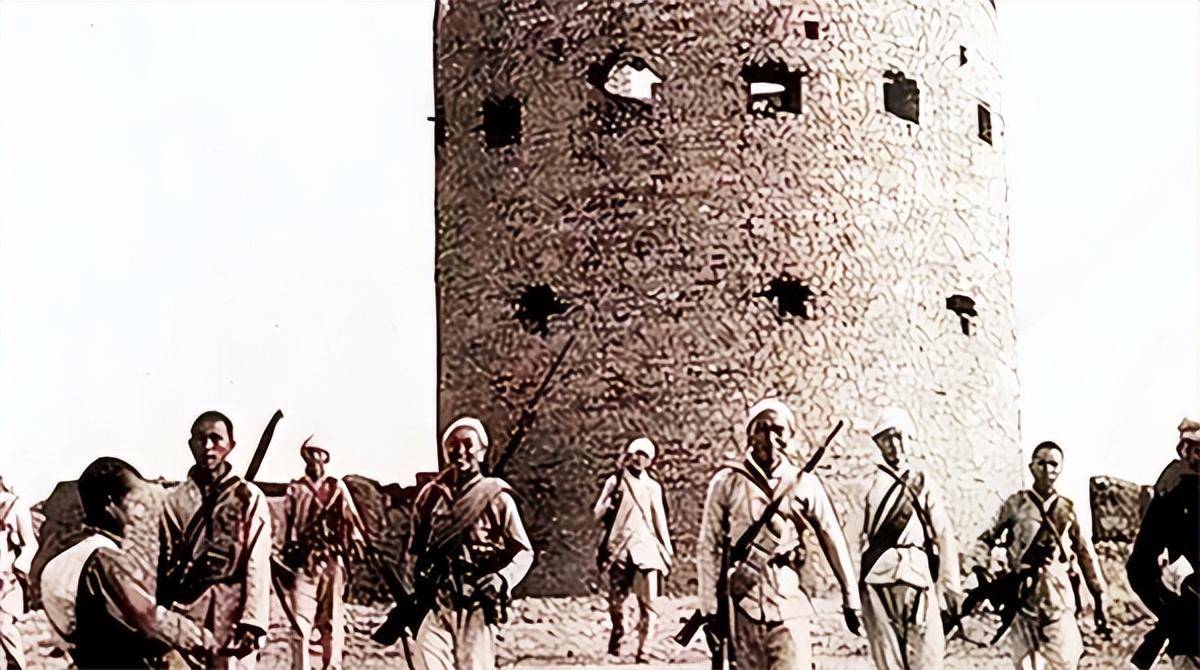 日本人藏在炮楼中,僵持中久攻不下,老农民路过说:这还不简单_士兵