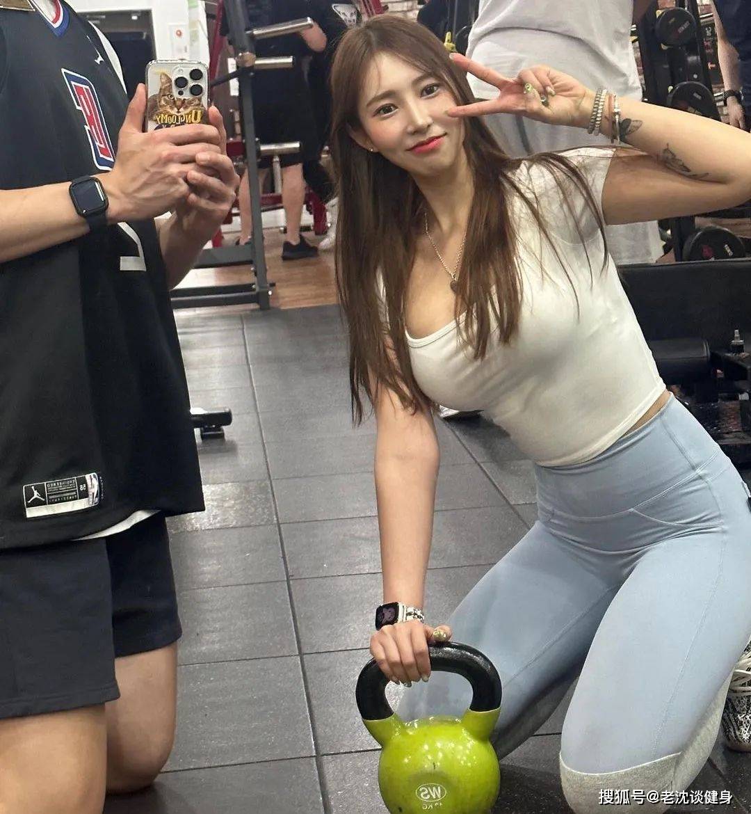 小姐姐花大价钱买私教,身材蜕变引发热议_健身_kka_锻炼