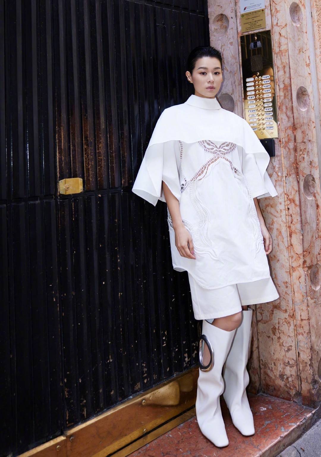 06第六位,周雨彤同样是看脸满分,但衣服让人夸不出口的还有周雨彤,这