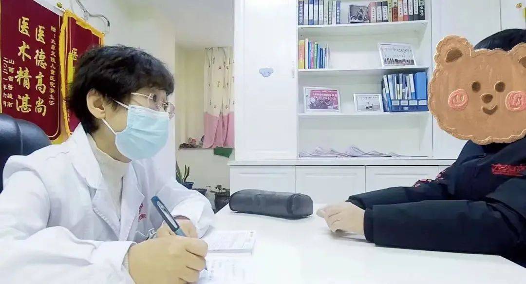 李树珍主任温馨提示:孩子如果出现频繁眨眼,吸鼻子,清嗓子等症状,要