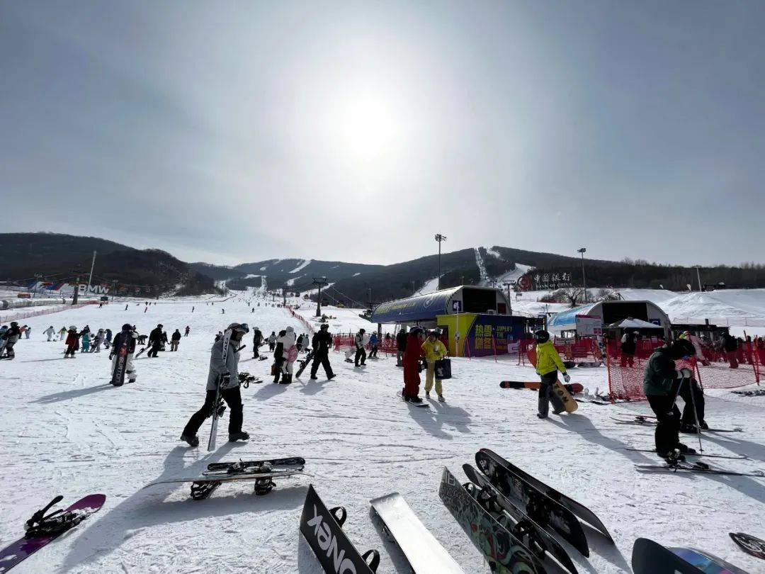 雪量"加满"闹元宵——吉林省各地雪场见闻_滑雪_活动_度假区