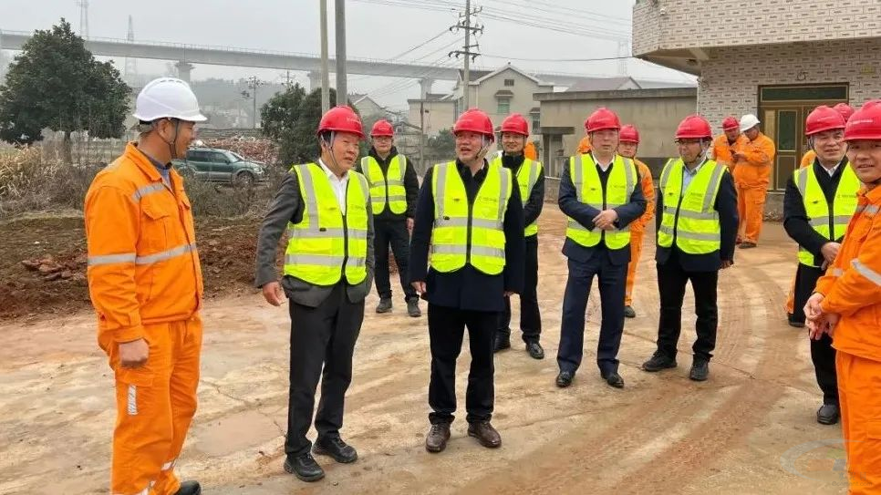 座谈会上,中材国际党委书记,董事长印志松听取了中