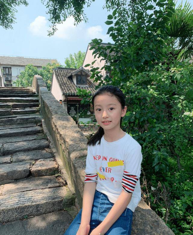 却喜欢"饼干匡威",秀出漫画腿绝了_裴佳欣_造型_少女