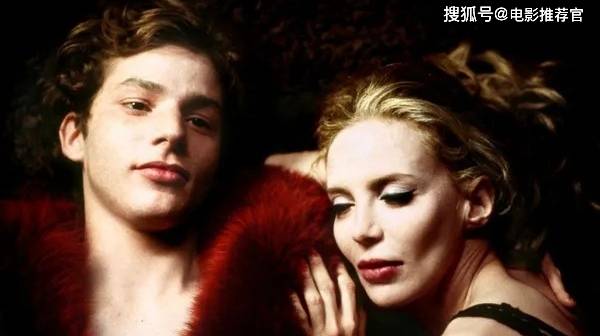 于对里欧帕的爱恋之中,而他的女友安娜和里欧帕的前男友维拉的加入