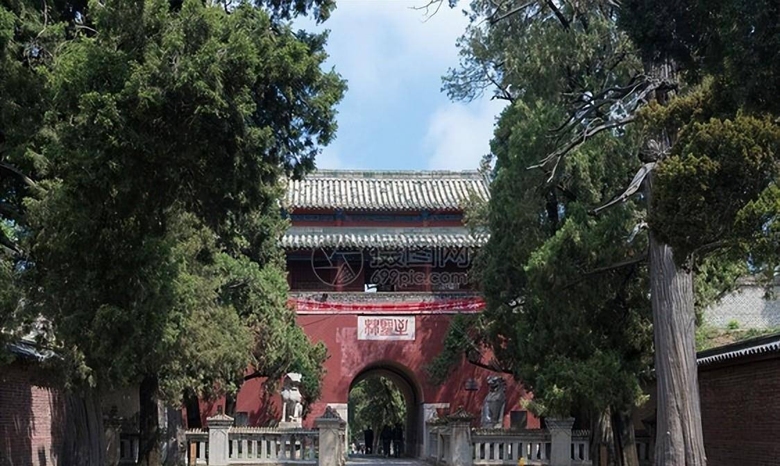 地下空气流动时会让溶洞发出人类难以察觉到的次声波.