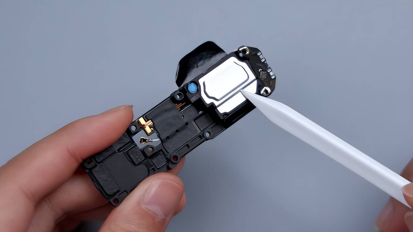 小米14 ultra首发拆解:把"老瓶装新酒"玩出新高度_盖板_金属中_散热