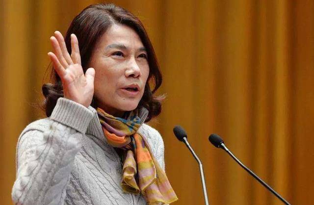 女强人董明珠,铁血手腕,20年不和亲哥来往,拒绝和90岁母亲同住_空调