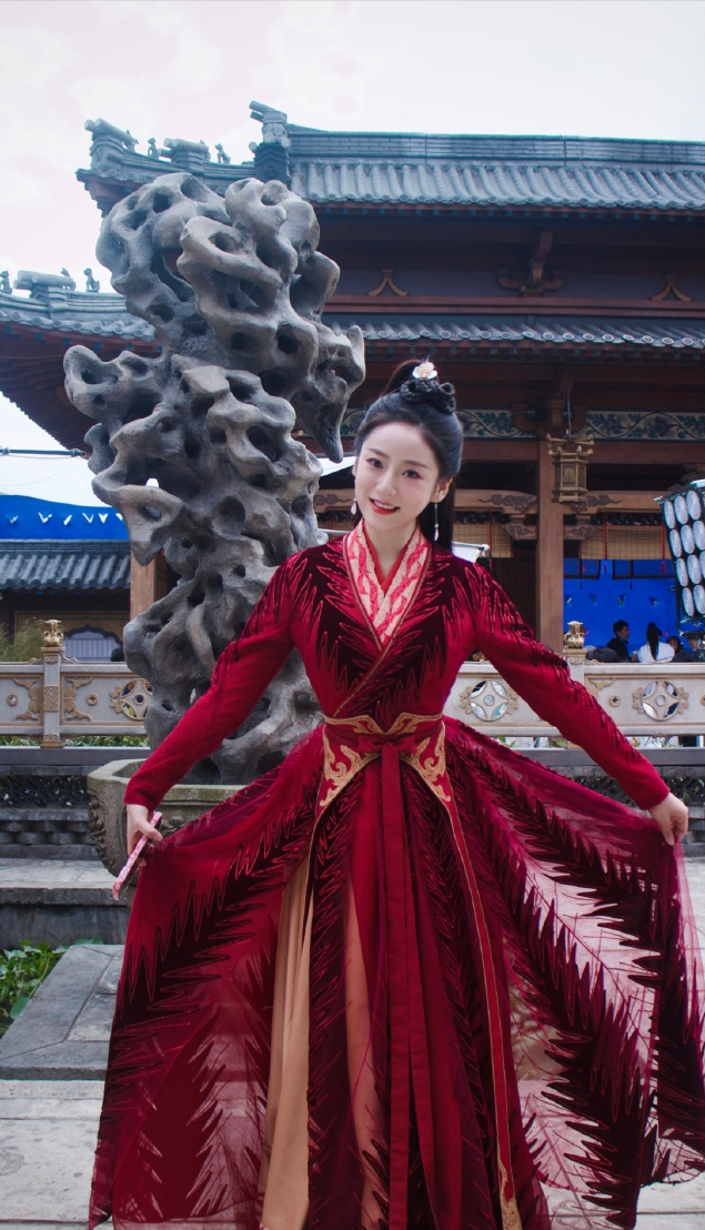 《莲花楼》中,丁一一饰演了何晓凤,何晓凤在女配角中排名第11名,她的