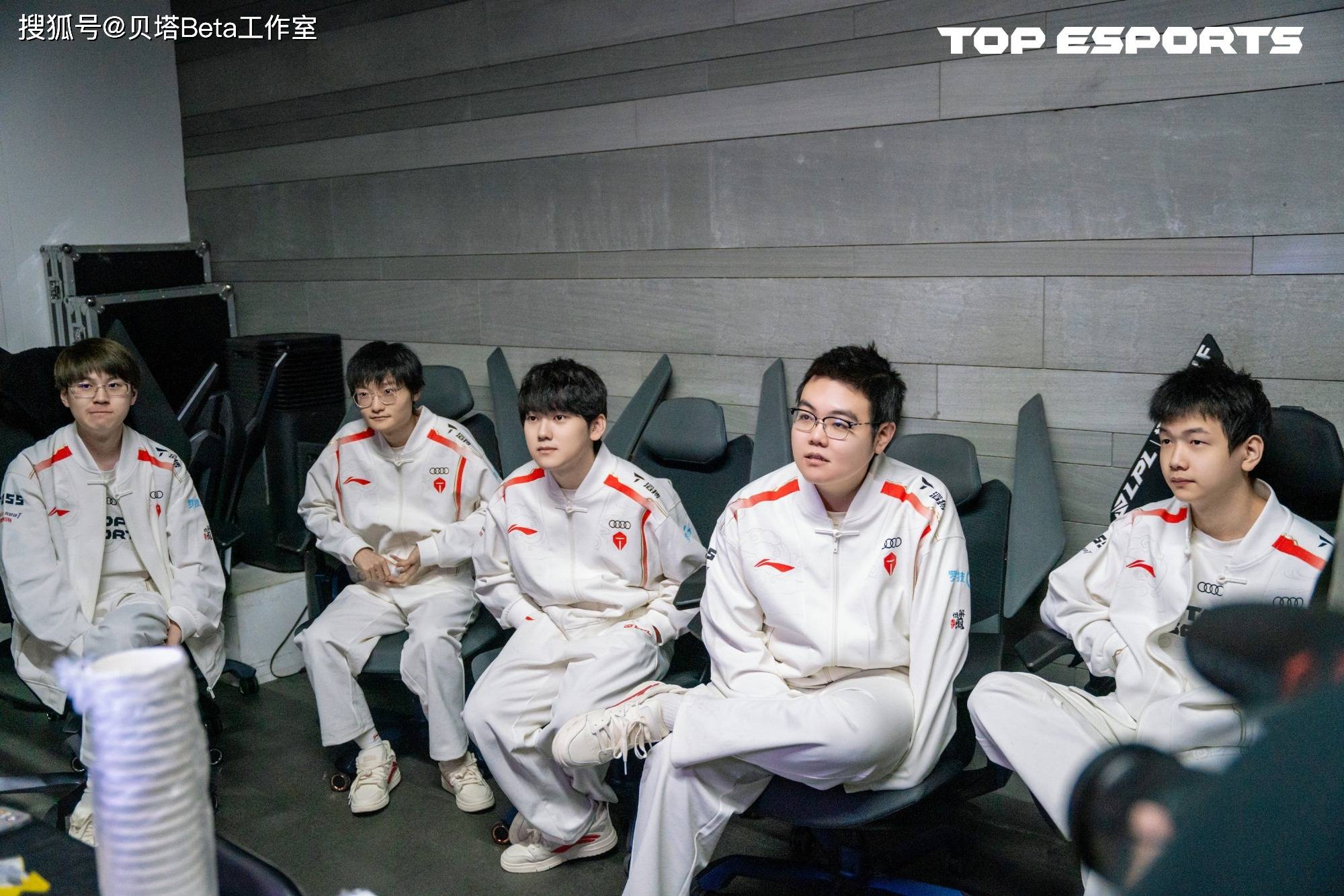 爆冷败给fpx后,队员都懵了_比赛_下路_对线