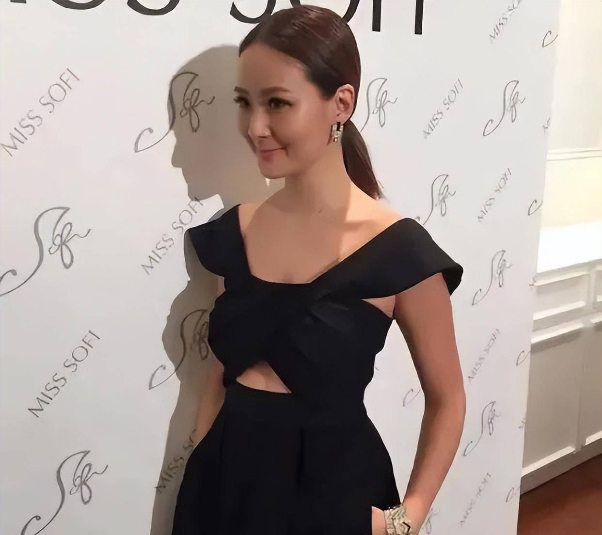 13岁便被富豪追求6年,晒跟老公合照像父女,42岁美到看不清年纪_孙芸芸