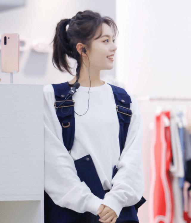 有种"过分时尚"叫赵今麦穿运动服,少女身形明显,这谁顶得住啊_林妙妙