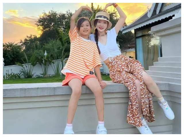 "星二代"甜馨:霸气维护老妈李小璐,自己却被人骂到