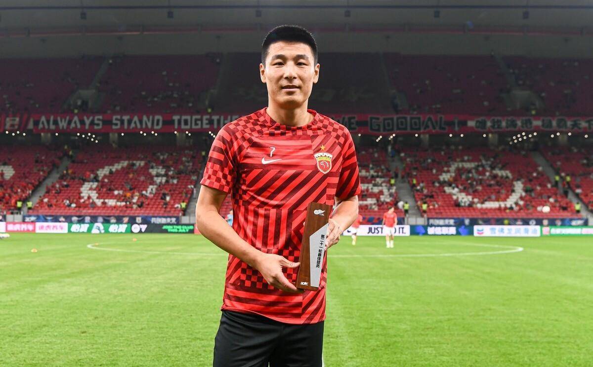 武磊获得金球奖,西甲队友表示祝贺.