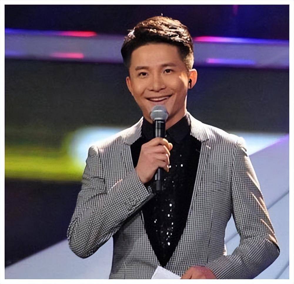 央视最帅主持边策:和母亲通话1小时后从8楼坠楼身亡,年仅32岁_比赛