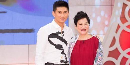"人淡如菊"刘诗诗:躲了刘亦菲12年,和杨幂因一件事分道扬镳_蔡艺侬