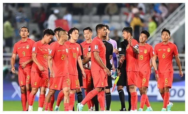 中国男足新帅点燃归化新势能,主力离队翻新,宋凯率队提新挑战_国足_伊