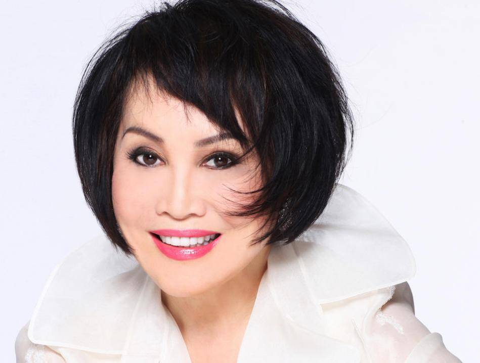 靳羽西:春晚前排坐了20年的她,到底什么来头?_工作_美国_社交圈