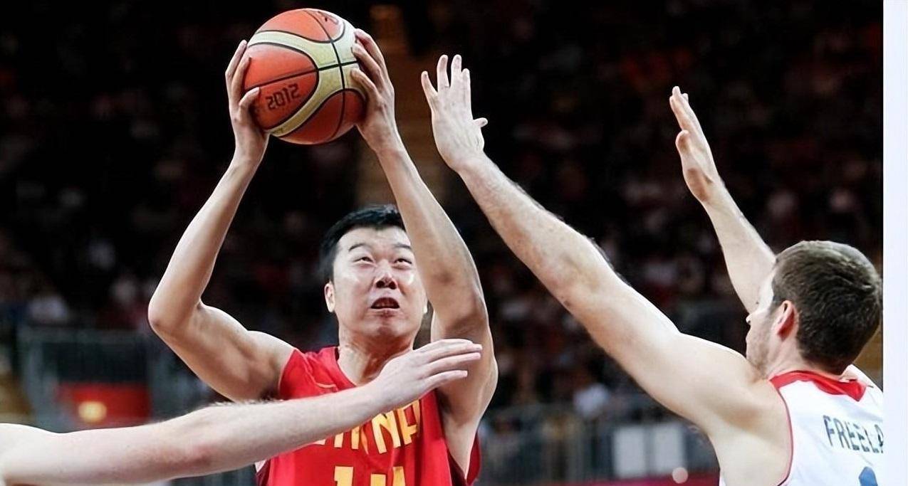 退役后投身军旅,与90后主持人结婚生女_训练_篮球迷_身高