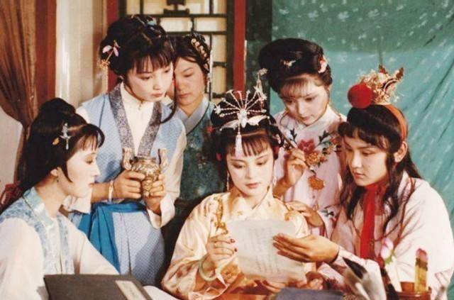 隐退23年却负债千万,最美"晴雯":老公宠我半生,也