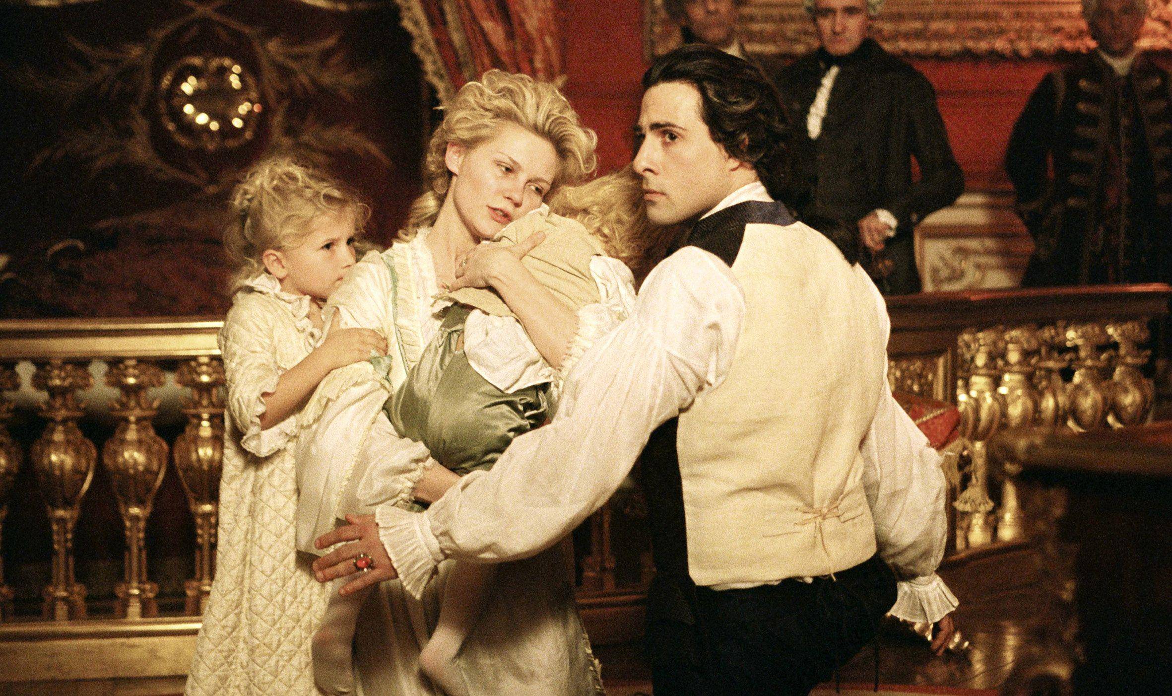 《绝代艳后》:窥探法国历史上最被讨厌的女人,及奢华背后的孤独_玛丽