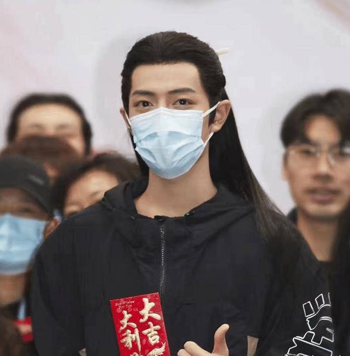 《玉骨遥》开机:肖战戴口罩颜值也爆表,但女主被吐槽丫鬟脸_造型_任敏