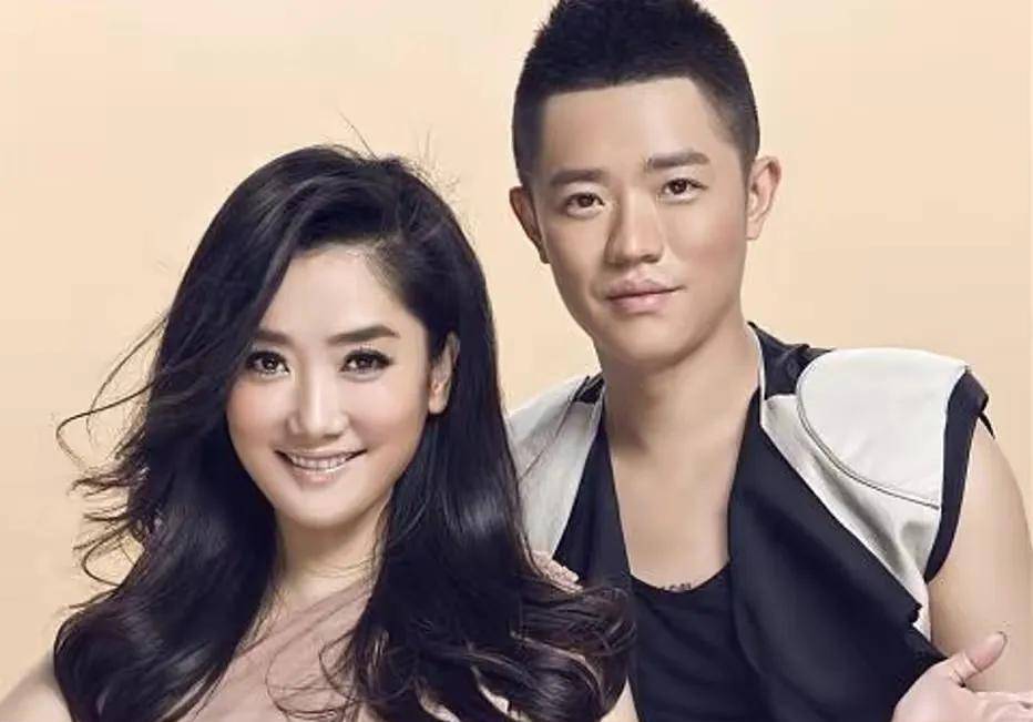 凤凰传奇携手24年的真相:义字当先五五分账,难以置信的距离感_曾毅