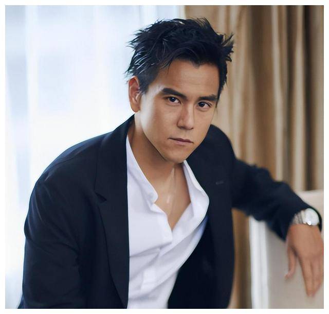 周星驰_彭于晏_单身