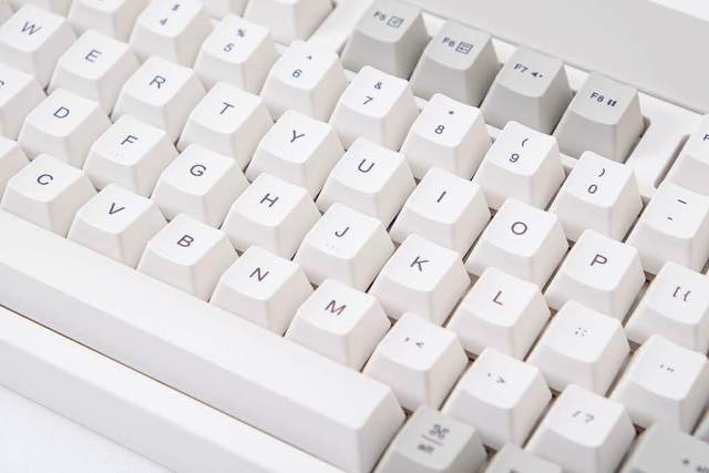 洛斐小方98三模机械键盘体验:复古感设计,手感软弹,久敲不累