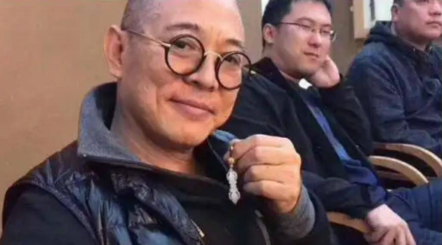 谢霆锋的手,赵丽颖的血栓,张嘉译的背,打了多少明星的脸?