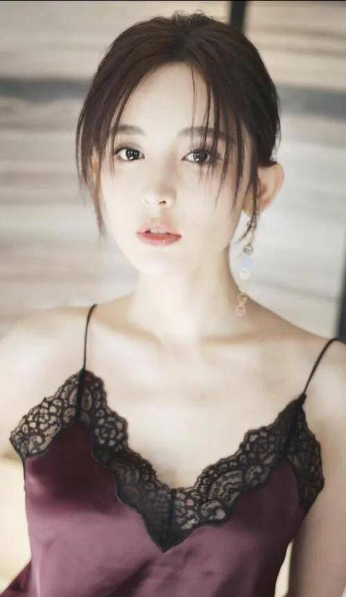 古力娜扎:从当红小花到全网黑,她的故事远远不止一个姐姐_舞蹈_因为