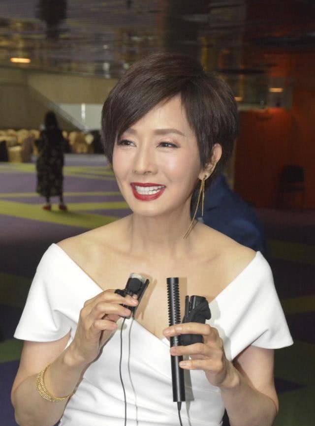 毛舜筠:17岁出道,拒绝张国荣求婚,现在过得如何_父母_事业_爱情