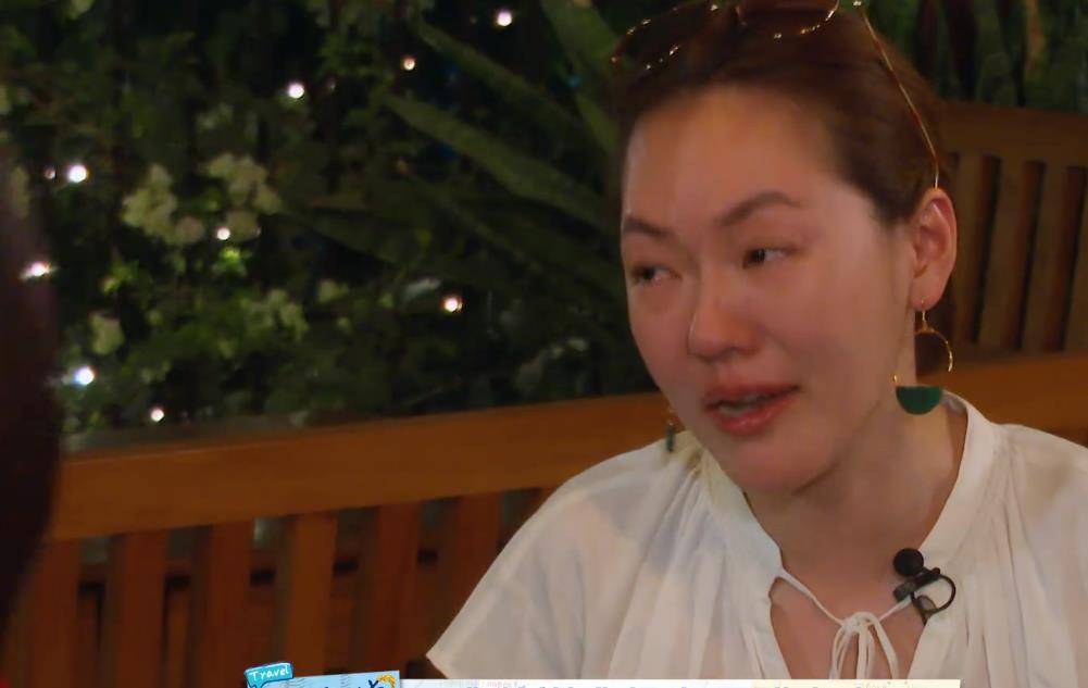 43岁的阿雅:嫁活佛生女,花10年圆梦,成周迅密友,让大小s羡慕_小时候