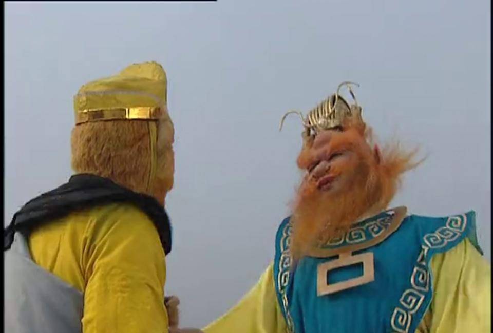 孙悟空在大闹龙宫时,选了一根定海神针,他错过了哪件神兵利器_金箍棒
