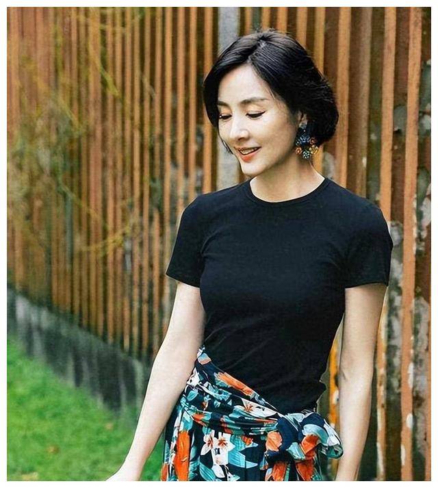 50岁未婚女星,戏里博得赞誉,戏外坚守个人原则_姜宏波_演技_成为了