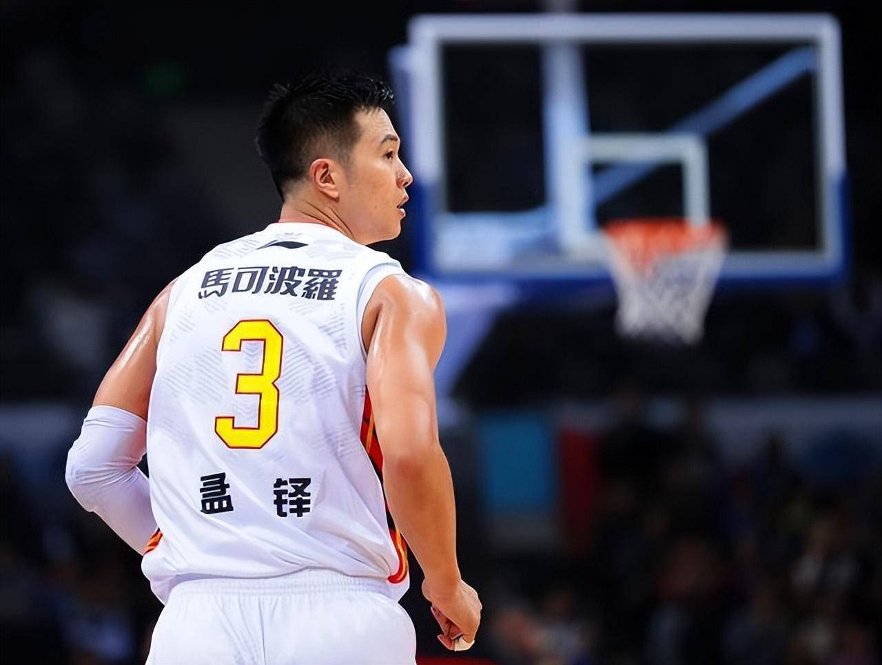 孟铎的父亲是一名军人,并且对篮球相当热爱,退役之后为了自己的梦想摇