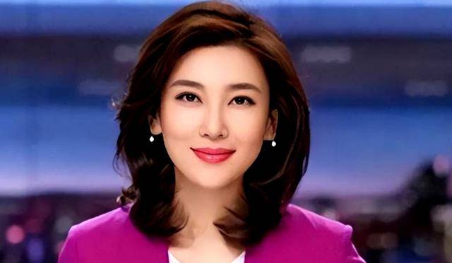 她在《一个故事一个》节目中的出色表现,让她获得了"小刘菲"的美誉,这