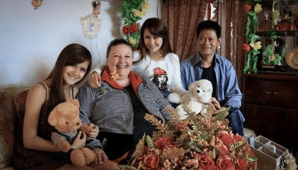 亚美尼亚女孩嫁山东农村,和丈夫养鸡,成为致富典范,双胞胎女儿成明星