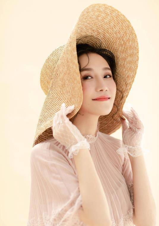 荧幕女神王黎雯:巅峰时下嫁杨烁后,她的牺牲远比我们