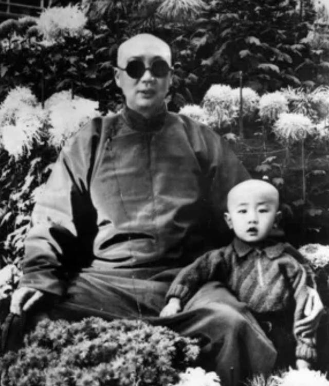 传闻:末代太监孙耀庭爆料,夜晚伺候嫔妃时,鞋里都要放一个苍耳_紫禁城