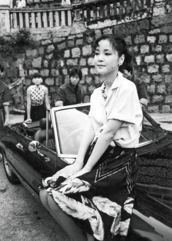 1988年,邓丽君去国外,申请书填的是中国台省,祖籍是河北大名_音乐