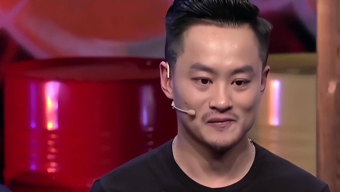 何炅恨了8年的人,再见时哽咽:都怪我一念之差搭上女孩一生幸福_陈翰宾